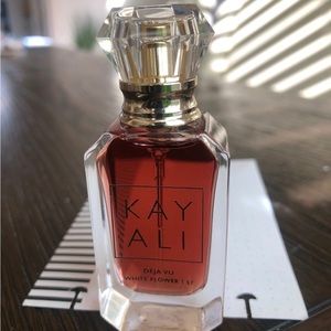 Kayali Deja Vu white flower 57 fragrance